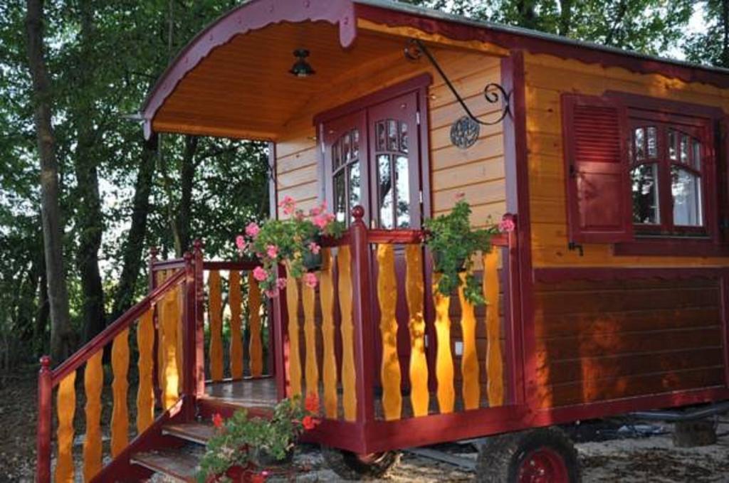 Gite Hotel Chambre D' Hotes Et Roulottes Et Du Ternois Saint-Pol-sur-Ternoise Cameră foto